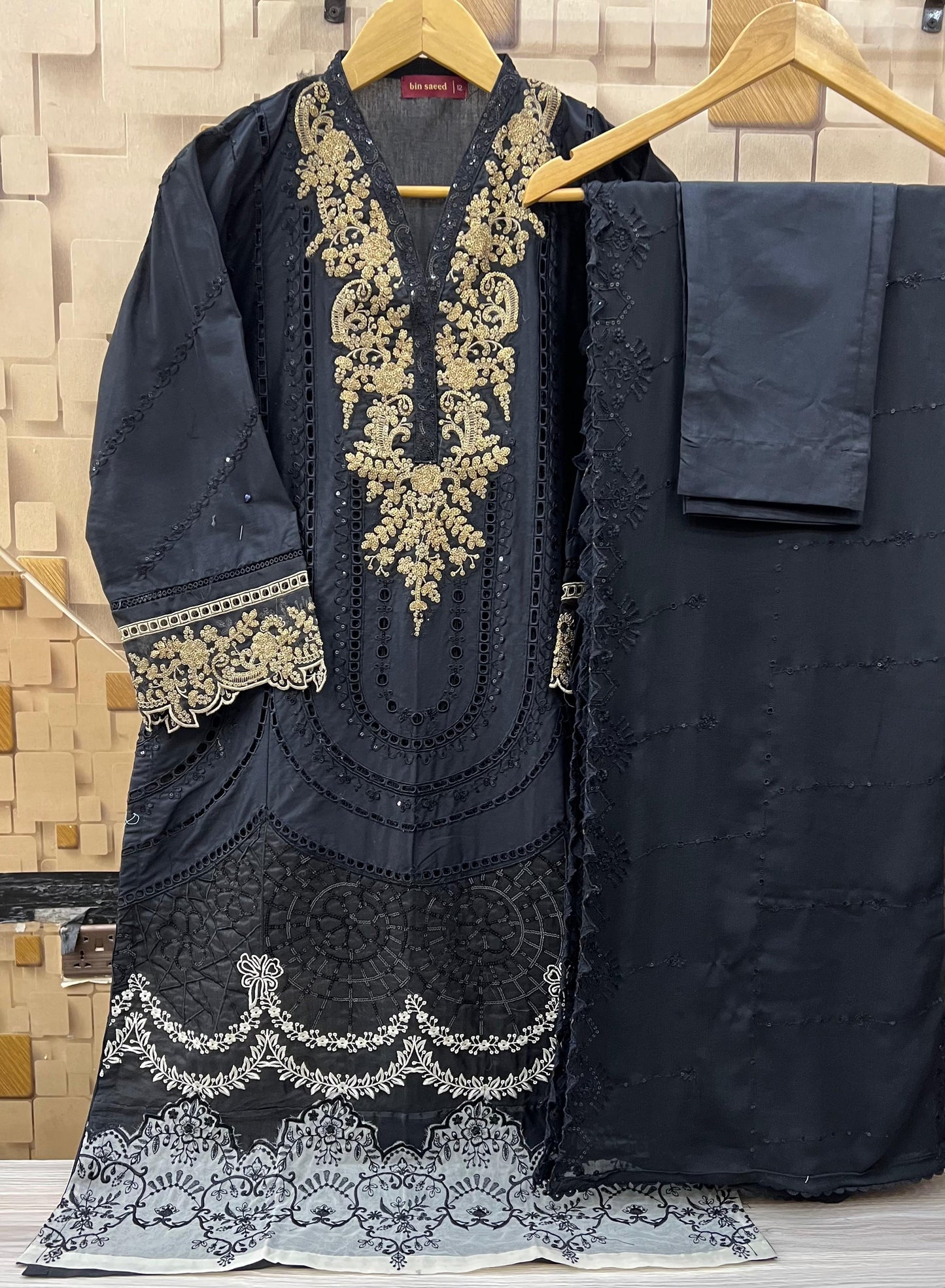 Embroider Chickenkari  With Chiffon Dupatta (Stitched)