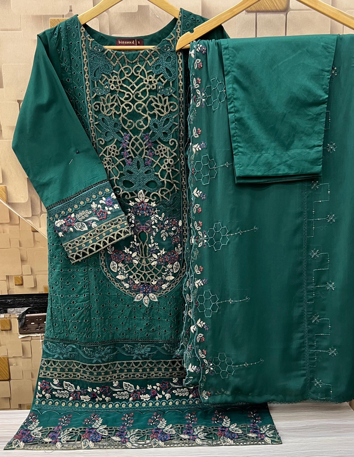 Embroider Chickenkari  With Chiffon Dupatta (Stitched)