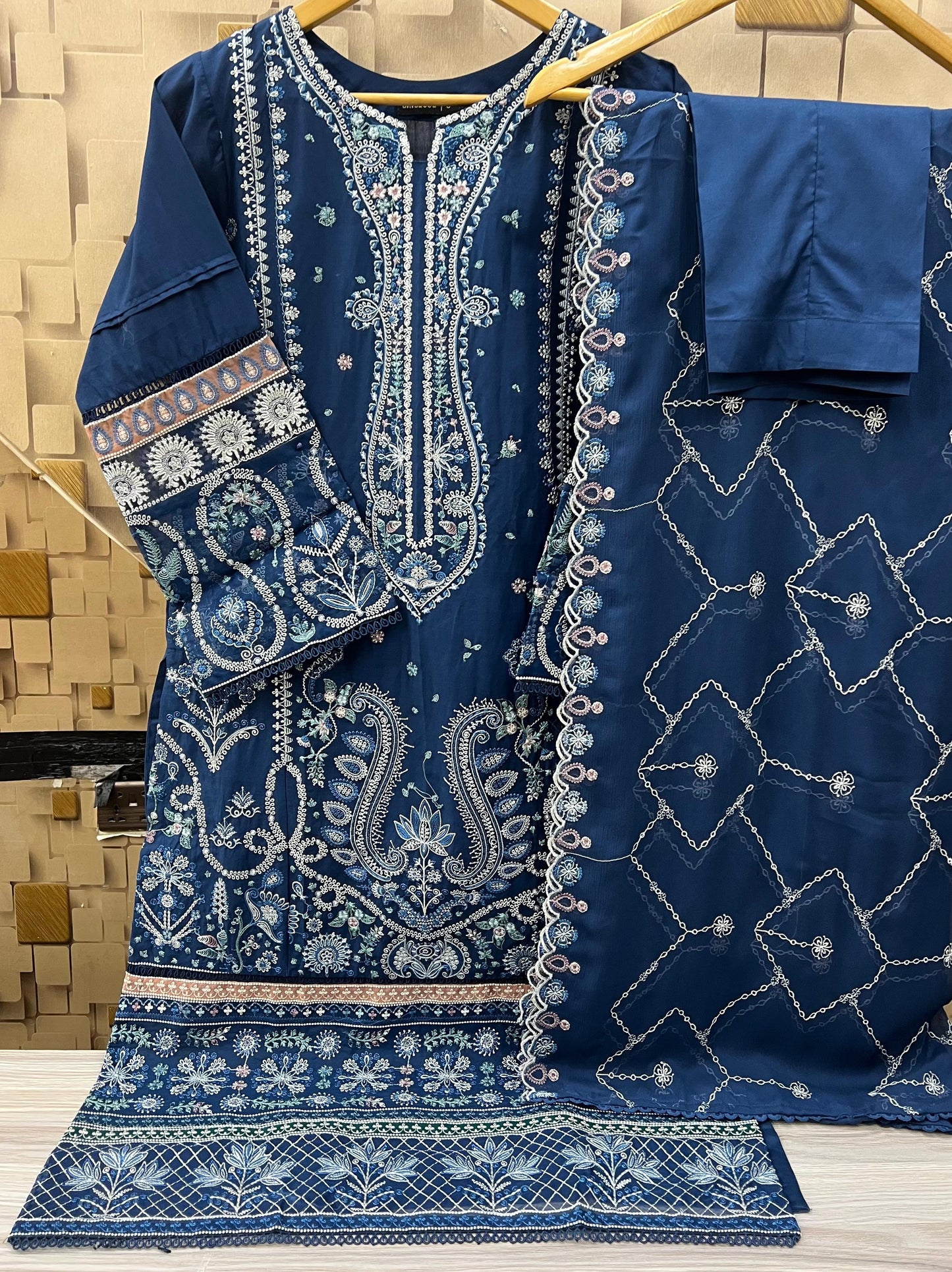 Embroider Chickenkari  With Chiffon Dupatta (Stitched)